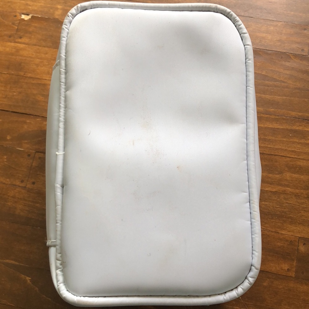 L’OCCITANE make up bag - Picture 4 of 9
